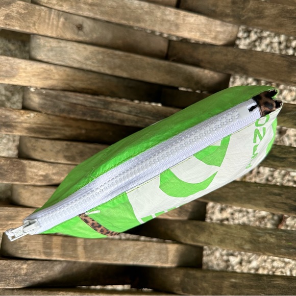 Soflo Riders pouch made with repurposed kite - Picture 2 of 4